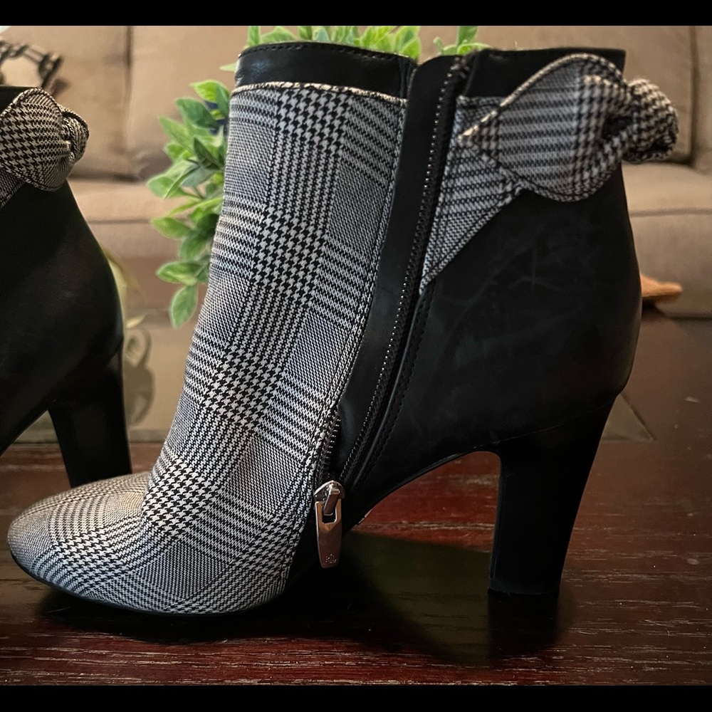 Lauren Ralph Lauren B/W checkered ankle boots, slightly used-like new size 6 B